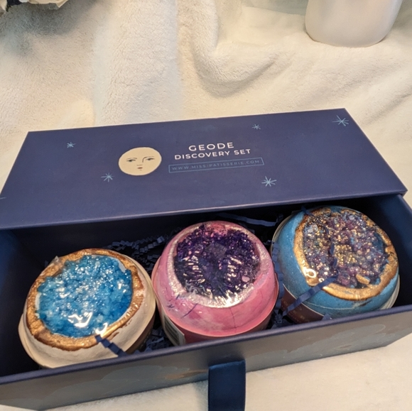 🌸 Bath Bomb Geode Geological Gift Box with 3 from Patisserie London NIB - Picture 8 of 16